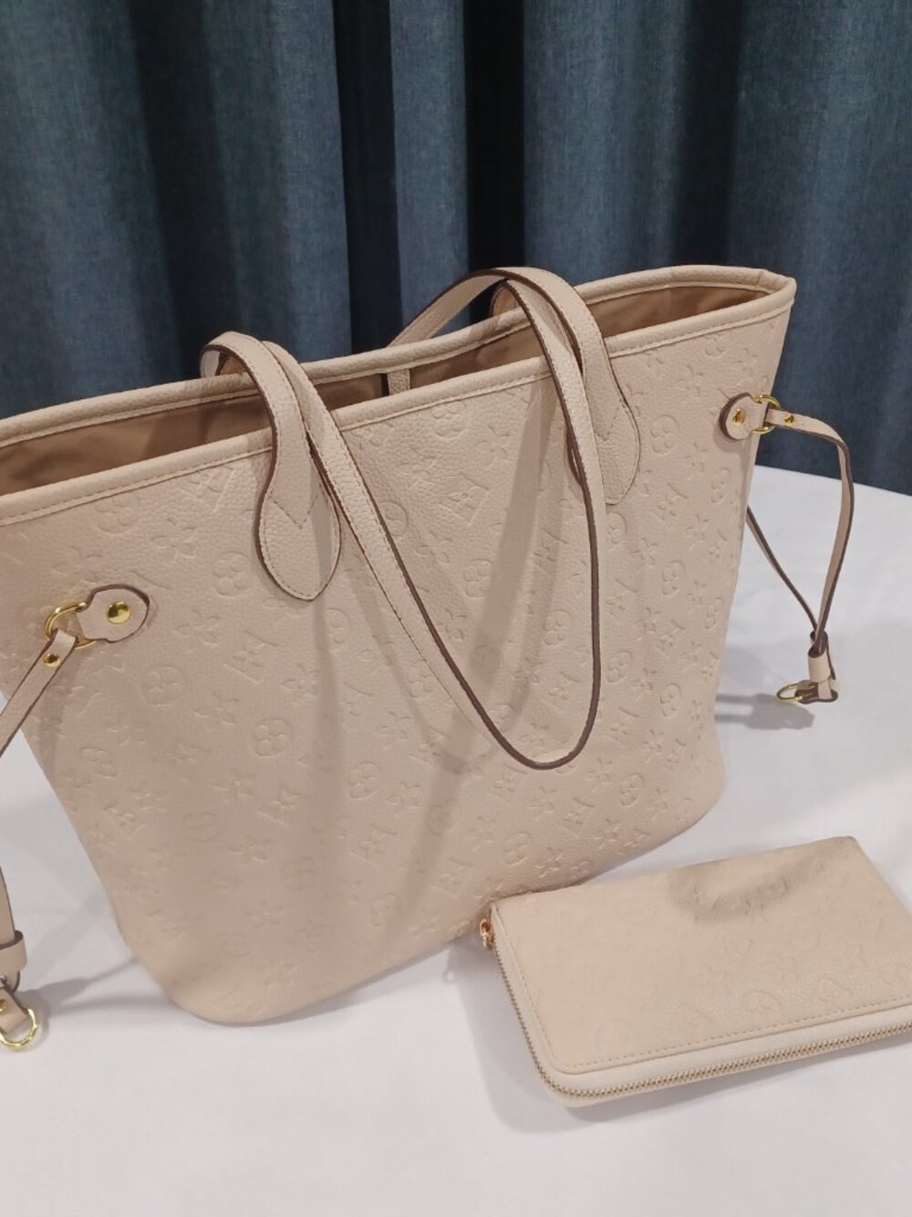 MilaKate Stylish Neutral Everyday Tote Bag + Wallet. 8096BGS - Picture 3 of 10